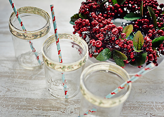 포토 JPG 백그라운드 크리스마스장식 크리스마스 유리병 빨대 사람없음 오브젝트 호랑가시나무열매 국내포토 기념일 열매 병_용기 파일형식