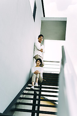 포토 JPG 주간 부부 여자 남자 휴식 서기 미소 앉기 성인 야외 두명 앞모습 30대 제주도 계단 다정 한국인 부부라이프 성인만 국내포토 자연요소 라이프스타일 커플 뷰포인트 컨셉 모션 한국 표정 사람 동양인 장년 파일형식