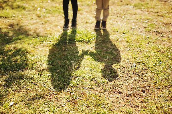 포토 JPG 주간 공원 여자 남자 어린이 가족 남매 그림자 서기 야외 두명 10대 제주도 화목 한국인 하반신 가족라이프 자연휴양림 어린이만 국내포토 자연요소 라이프스타일 공공시설 컨셉 관계 모션 청소년 한국 사람 동양인 휴양림 파일형식