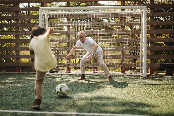 포토 JPG 주간 전신 공원 할아버지 노년 어린이 손자 서기 야외 두명 앞모습 뒷모습 제주도 축구 화목 한국인 가족라이프 60대 축구장 골대 즐거움 슛 축구골대 자연휴양림 남자만 국내포토 자연요소 라이프스타일 공공시설 남자 감정 뷰포인트 컨셉 스포츠시설 가족 모션 한국 사람 동양인 성인 구기 손주 휴양림 파일형식