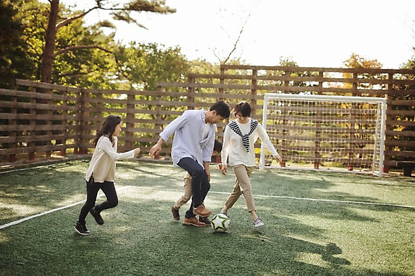 포토 JPG 주간 전신 공원 여자 남자 딸 아들 어린이 가족 엄마 여러명 성인 야외 10대 30대 제주도 축구 화목 한국인 가족라이프 아빠 60대 축구장 핵가족 즐거움 축구골대 자연휴양림 국내포토 자연요소 라이프스타일 공공시설 노년 감정 다수 컨셉 스포츠시설 관계 청소년 한국 사람 동양인 장년 구기 골대 휴양림 파일형식