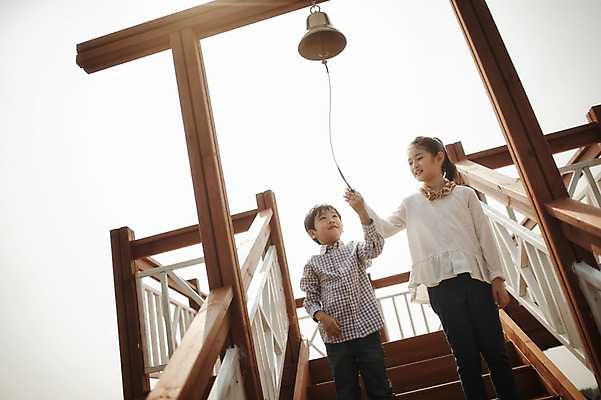 포토 JPG 주간 여자 남자 어린이 가족 남매 서기 상반신 야외 두명 앞모습 10대 제주도 화목 다정 한국인 종 가족라이프 차밭 어린이만 도순다원 국내포토 자연요소 라이프스타일 뷰포인트 컨셉 밭 관계 모션 청소년 한국 사람 동양인 파일형식