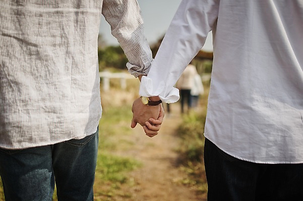 포토 JPG 주간 할아버지 노년 남자 아들 가족 상반신 성인 야외 두명 뒷모습 30대 제주도 손잡기 화목 다정 한국인 가족라이프 60대 차밭 부자지간 남자만 도순다원 국내포토 자연요소 라이프스타일 뷰포인트 컨셉 밭 관계 모션 한국 사람 동양인 장년 아빠 파일형식