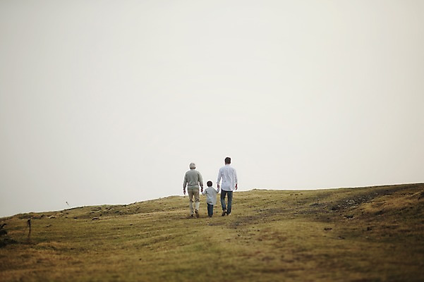 포토 JPG 주간 전신 할아버지 노년 남자 아들 어린이 가족 손자 대가족 성인 야외 뒷모습 세명 30대 제주도 걷기 손잡기 화목 한국인 가족라이프 아빠 60대 삼대 부자3대 남자만 신천목장 국내포토 자연요소 라이프스타일 뷰포인트 컨셉 관계 모션 한국 사람 동양인 장년 목장 손주 파일형식