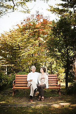 포토 JPG 주간 전신 여자 할아버지 노년 남자 할머니 벤치 휴식 앉기 야외 두명 앞모습 실버라이프 제주도 노부부 다정 한국인 60대 노인만 국내포토 자연요소 라이프스타일 부부 뷰포인트 컨셉 의자 모션 한국 사람 동양인 성인 성인만 파일형식