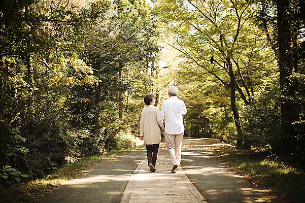 포토 JPG 주간 여자 할아버지 노년 남자 할머니 야외 두명 뒷모습 실버라이프 제주도 걷기 손잡기 노부부 다정 산책 한국인 60대 노인만 국내포토 자연요소 라이프스타일 부부 뷰포인트 컨셉 모션 휴식 한국 사람 동양인 성인 성인만 파일형식