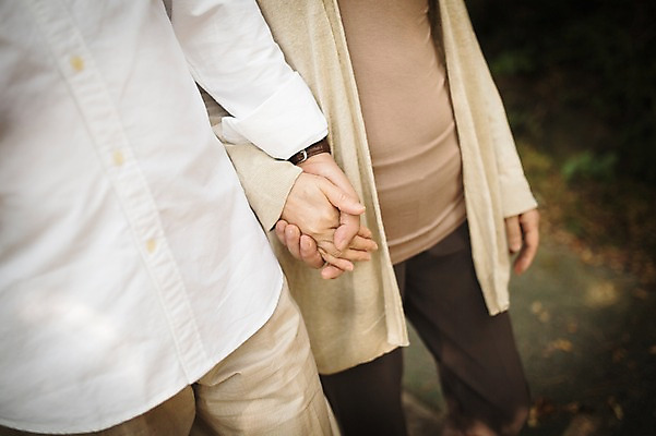 포토 JPG 주간 여자 할아버지 노년 남자 할머니 야외 두명 앞모습 실버라이프 제주도 손잡기 노부부 다정 한국인 하반신 60대 노인만 국내포토 자연요소 라이프스타일 부부 뷰포인트 컨셉 모션 한국 사람 동양인 성인 성인만 파일형식