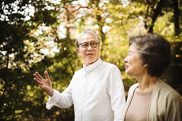 포토 JPG 주간 여자 할아버지 노년 남자 할머니 상반신 야외 두명 옆모습 실버라이프 제주도 걷기 노부부 다정 한국인 60대 노인만 국내포토 자연요소 라이프스타일 부부 뷰포인트 컨셉 모션 한국 사람 동양인 성인 성인만 파일형식