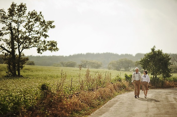 포토 JPG 주간 전신 여자 할아버지 노년 남자 할머니 여행 미소 야외 두명 앞모습 실버라이프 제주도 걷기 손잡기 노부부 다정 한국인 60대 메밀밭 노인만 국내포토 자연요소 라이프스타일 부부 뷰포인트 컨셉 밭 모션 한국 표정 사람 동양인 성인 성인만 파일형식