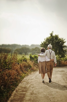 포토 JPG 주간 전신 여자 할아버지 노년 남자 할머니 여행 허리손 야외 두명 뒷모습 실버라이프 제주도 걷기 노부부 다정 한국인 60대 메밀밭 노인만 국내포토 자연요소 라이프스타일 부부 뷰포인트 포즈 컨셉 밭 모션 한국 사람 동양인 성인 성인만 파일형식