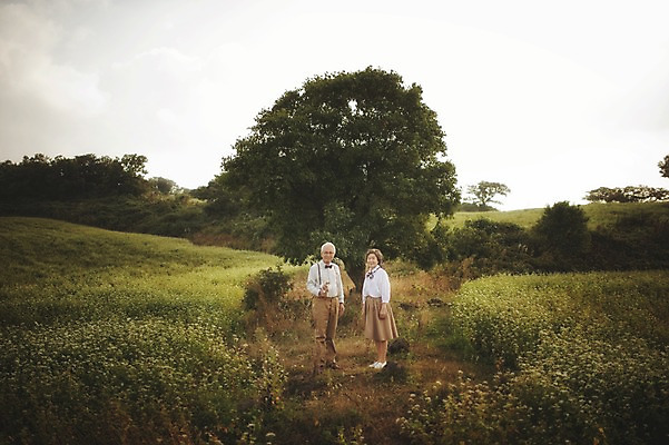 포토 JPG 주간 전신 나무 여자 할아버지 노년 남자 할머니 여행 서기 미소 야외 두명 앞모습 실버라이프 제주도 노부부 다정 한국인 60대 메밀밭 노인만 국내포토 자연요소 식물 라이프스타일 부부 뷰포인트 컨셉 밭 모션 한국 표정 사람 동양인 성인 성인만 파일형식