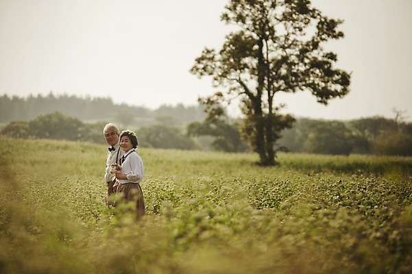 포토 JPG 주간 여자 할아버지 노년 남자 꽃 할머니 여행 꽃밭 서기 들기 상반신 야외 두명 뒷모습 실버라이프 제주도 손잡기 노부부 다정 한국인 뒤돌아보기 60대 메밀꽃 메밀밭 노인만 국내포토 자연요소 식물 라이프스타일 부부 뷰포인트 컨셉 밭 모션 한국 사람 동양인 성인 성인만 파일형식