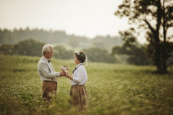 포토 JPG 주간 여자 할아버지 노년 남자 꽃 할머니 여행 꽃밭 서기 미소 상반신 야외 두명 옆모습 실버라이프 제주도 노부부 화관 다정 로맨틱 한국인 60대 주기 메밀꽃 메밀밭 노인만 국내포토 자연요소 식물 라이프스타일 부부 뷰포인트 컨셉 밭 모션 한국 표정 사람 동양인 성인 성인만 파일형식