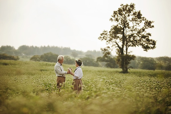 포토 JPG 주간 여자 할아버지 노년 남자 꽃 할머니 여행 꽃밭 서기 미소 상반신 야외 두명 옆모습 실버라이프 제주도 노부부 화관 다정 로맨틱 한국인 60대 주기 메밀꽃 메밀밭 노인만 국내포토 자연요소 식물 라이프스타일 부부 뷰포인트 컨셉 밭 모션 한국 표정 사람 동양인 성인 성인만 파일형식