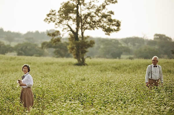 포토 JPG 주간 여자 할아버지 노년 남자 꽃 할머니 여행 꽃밭 서기 미소 들기 상반신 야외 두명 앞모습 실버라이프 제주도 노부부 다정 한국인 60대 메밀꽃 메밀밭 노인만 국내포토 자연요소 식물 라이프스타일 부부 뷰포인트 컨셉 밭 모션 한국 표정 사람 동양인 성인 성인만 파일형식