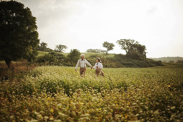 포토 JPG 주간 여자 할아버지 노년 남자 할머니 여행 꽃밭 상반신 야외 두명 앞모습 실버라이프 제주도 걷기 손잡기 노부부 다정 한국인 60대 메밀꽃 메밀밭 노인만 국내포토 자연요소 라이프스타일 부부 꽃 뷰포인트 컨셉 밭 모션 한국 사람 동양인 성인 성인만 파일형식