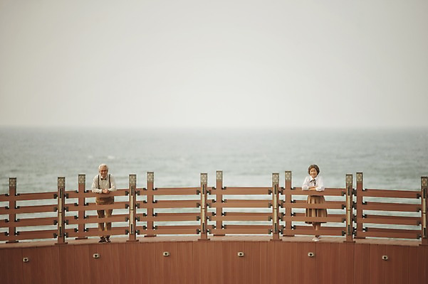 포토 JPG 주간 전신 여자 할아버지 노년 남자 할머니 여행 서기 해변 야외 두명 앞모습 실버라이프 제주도 노부부 다정 한국인 다리 60대 함덕해수욕장 가교 노인만 국내포토 자연요소 라이프스타일 건축물 부부 바다 뷰포인트 컨셉 모션 한국 사람 동양인 성인 신체부위 해수욕장 함덕 성인만 파일형식