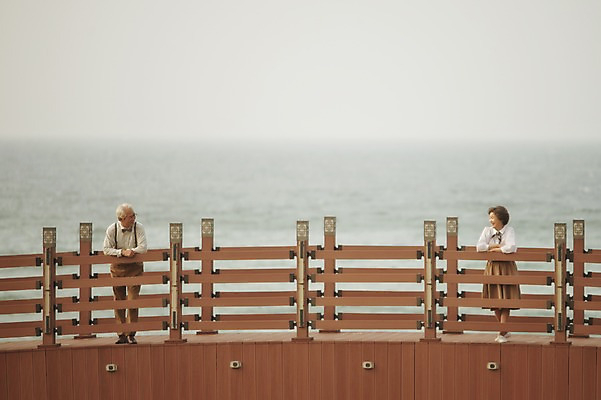 포토 JPG 주간 전신 여자 할아버지 노년 남자 할머니 여행 서기 해변 야외 두명 앞모습 실버라이프 제주도 노부부 다정 한국인 다리 60대 함덕해수욕장 가교 노인만 국내포토 자연요소 라이프스타일 건축물 부부 바다 뷰포인트 컨셉 모션 한국 사람 동양인 성인 신체부위 해수욕장 함덕 성인만 파일형식