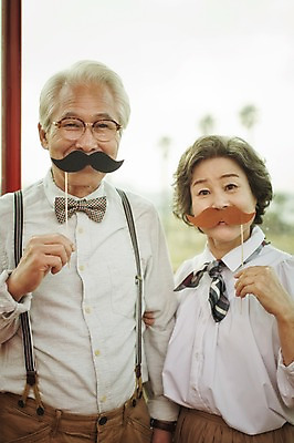 포토 JPG 주간 여자 할아버지 노년 남자 할머니 여행 서기 미소 들기 상반신 야외 두명 앞모습 실버라이프 제주도 노부부 다정 한국인 60대 콧수염 함덕해수욕장 노인만 국내포토 자연요소 라이프스타일 부부 뷰포인트 컨셉 모션 수염 한국 표정 사람 동양인 성인 해수욕장 함덕 성인만 파일형식