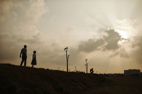 포토 JPG 주간 전신 여자 할아버지 노년 남자 할머니 여행 서기 야외 두명 옆모습 실버라이프 햇빛 제주도 노부부 다정 한국인 60대 함덕해수욕장 역광 노인만 국내포토 자연요소 라이프스타일 부부 뷰포인트 컨셉 모션 한국 사람 동양인 성인 태양 해수욕장 함덕 성인만 파일형식