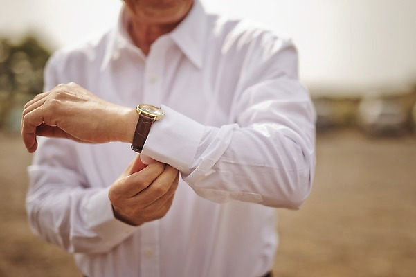 포토 JPG 주간 할아버지 노년 남자 행복 시계 결혼 한명 서기 정장 턱시도 상반신 야외 앞모습 실버라이프 제주도 한국인 60대 리마인드웨딩 남자만 노인만 노인남자만 따라비오름 국내포토 자연요소 1 라이프스타일 옷 감정 뷰포인트 모션 한국 사람 동양인 이벤트 성인 오름 성인만 파일형식