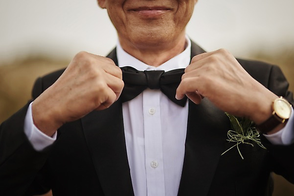 포토 JPG 주간 할아버지 노년 행복 결혼 한명 서기 미소 정장 턱시도 상반신 야외 앞모습 실버라이프 제주도 한국인 60대 리마인드웨딩 남자만 노인만 노인남자만 따라비오름 국내포토 자연요소 1 라이프스타일 옷 남자 감정 뷰포인트 모션 한국 표정 사람 동양인 이벤트 성인 오름 성인만 파일형식