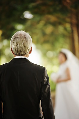 포토 JPG 주간 여자 할아버지 노년 남자 할머니 웨딩드레스 결혼 정장 턱시도 상반신 야외 두명 옆모습 뒷모습 아웃포커스 실버라이프 제주도 노부부 다정 한국인 60대 리마인드웨딩 숲길 노인만 샤이니숲길 국내포토 자연요소 라이프스타일 부부 드레스 옷 길 뷰포인트 컨셉 한국 촬영기법 사람 동양인 이벤트 성인 성인만 파일형식