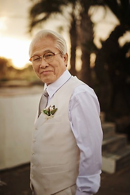 포토 JPG 주간 할아버지 노년 남자 행복 결혼 한명 서기 미소 정장 턱시도 상반신 야외 옆모습 실버라이프 제주도 한국인 60대 리마인드웨딩 남자만 노인만 노인남자만 국내포토 자연요소 1 라이프스타일 옷 감정 뷰포인트 모션 한국 표정 사람 동양인 이벤트 성인 성인만 파일형식