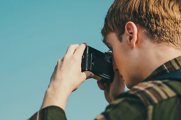 포토 JPG 주간 서양인 외국인 남자 여유 맨라이프 여행 한명 서기 들기 초원 상반신 20대 성인 야외 옆모습 제주도 카메라 사진촬영 성인남자한명만 국내포토 자연요소 1 라이프스타일 감정 뷰포인트 모션 한국 사람 인종 청년 전자제품 촬영 남자한명만 성인남자만 파일형식