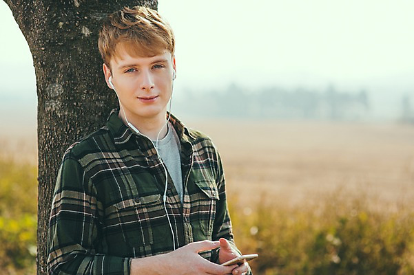 포토 JPG 주간 서양인 외국인 나무 남자 맨라이프 여행 휴식 한명 미소 초원 상반신 20대 성인 야외 앞모습 제주도 기댐 음악감상 즐거움 성인남자한명만 국내포토 자연요소 식물 1 라이프스타일 감정 뷰포인트 컨셉 모션 한국 표정 사람 인종 청년 감상 남자한명만 성인남자만 파일형식