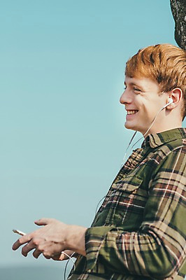 포토 JPG 주간 서양인 외국인 남자 맨라이프 여행 휴식 한명 서기 미소 초원 상반신 20대 성인 야외 옆모습 제주도 기댐 음악감상 즐거움 성인남자한명만 국내포토 자연요소 1 라이프스타일 감정 뷰포인트 컨셉 모션 한국 표정 사람 인종 청년 감상 남자한명만 성인남자만 파일형식