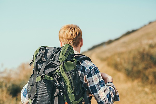 포토 JPG 주간 서양인 외국인 남자 맨라이프 여행 배낭 한명 상반신 20대 성인 야외 뒷모습 제주도 걷기 등산 즐거움 오름 성인남자한명만 국내포토 자연요소 1 라이프스타일 감정 뷰포인트 가방 모션 한국 사람 인종 청년 트래킹 남자한명만 성인남자만 파일형식
