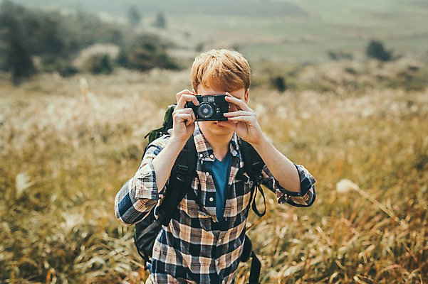 포토 JPG 주간 서양인 외국인 남자 맨라이프 여행 한명 서기 들기 상반신 20대 성인 야외 앞모습 제주도 카메라 사진촬영 등산 즐거움 오름 성인남자한명만 국내포토 자연요소 1 라이프스타일 감정 뷰포인트 모션 한국 사람 인종 청년 전자제품 촬영 트래킹 남자한명만 성인남자만 파일형식
