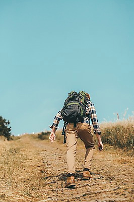 포토 JPG 주간 전신 서양인 외국인 남자 맨라이프 여행 배낭 하늘 한명 20대 성인 야외 뒷모습 제주도 걷기 등산 즐거움 오름 성인남자한명만 국내포토 자연요소 1 라이프스타일 감정 뷰포인트 가방 모션 한국 사람 인종 청년 트래킹 남자한명만 성인남자만 파일형식