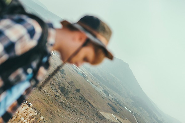 포토 JPG 주간 서양인 외국인 남자 맨라이프 여행 한명 상반신 20대 성인 야외 옆모습 제주도 걷기 등산 즐거움 억새 오름 성인남자한명만 국내포토 자연요소 식물 1 라이프스타일 감정 뷰포인트 모션 한국 사람 인종 청년 트래킹 남자한명만 성인남자만 파일형식