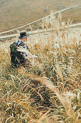 포토 JPG 주간 서양인 외국인 남자 맨라이프 여행 한명 상반신 20대 성인 야외 옆모습 제주도 걷기 등산 즐거움 억새 오름 성인남자한명만 국내포토 자연요소 식물 1 라이프스타일 감정 뷰포인트 모션 한국 사람 인종 청년 트래킹 남자한명만 성인남자만 파일형식
