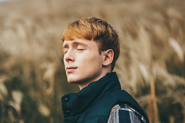 포토 JPG 주간 서양인 외국인 남자 맨라이프 여행 휴식 한명 서기 상반신 20대 성인 야외 옆모습 제주도 눈감음 등산 억새 오름 성인남자한명만 국내포토 자연요소 식물 1 라이프스타일 뷰포인트 컨셉 모션 한국 사람 인종 청년 트래킹 남자한명만 성인남자만 파일형식