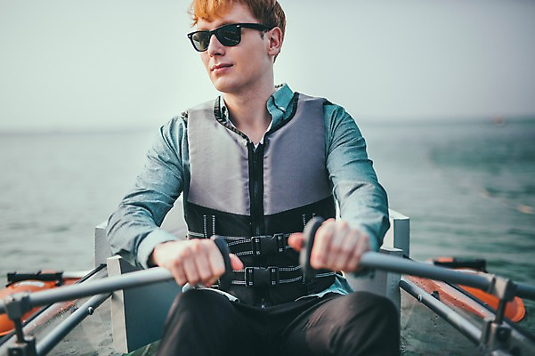 포토 JPG 주간 서양인 외국인 남자 맨라이프 여행 한명 미소 상반신 20대 성인 해변 야외 앞모습 선글라스 제주도 즐거움 카약 노젓기 성인남자한명만 국내포토 자연요소 1 라이프스타일 감정 안경 바다 뷰포인트 모션 한국 표정 사람 인종 청년 수상스포츠 남자한명만 성인남자만 파일형식