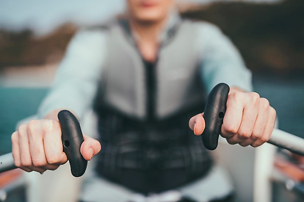 포토 JPG 주간 서양인 외국인 남자 맨라이프 여행 한명 앉기 상반신 20대 성인 해변 야외 앞모습 아웃포커스 제주도 즐거움 카약 노젓기 성인남자한명만 국내포토 자연요소 1 라이프스타일 감정 바다 뷰포인트 모션 한국 촬영기법 사람 인종 청년 수상스포츠 남자한명만 성인남자만 파일형식