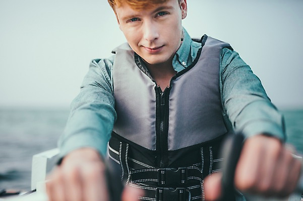 포토 JPG 주간 서양인 외국인 남자 맨라이프 여행 한명 미소 앉기 상반신 20대 성인 해변 야외 앞모습 제주도 즐거움 카약 노젓기 성인남자한명만 국내포토 자연요소 1 라이프스타일 감정 바다 뷰포인트 모션 한국 표정 사람 인종 청년 수상스포츠 남자한명만 성인남자만 파일형식