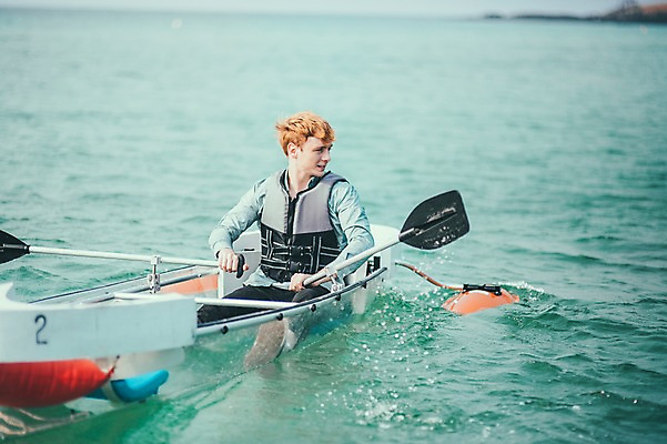 포토 JPG 주간 전신 서양인 외국인 남자 맨라이프 여행 한명 미소 앉기 20대 성인 해변 야외 앞모습 제주도 즐거움 카약 노젓기 성인남자한명만 국내포토 자연요소 1 라이프스타일 감정 바다 뷰포인트 모션 한국 표정 사람 인종 청년 수상스포츠 남자한명만 성인남자만 파일형식