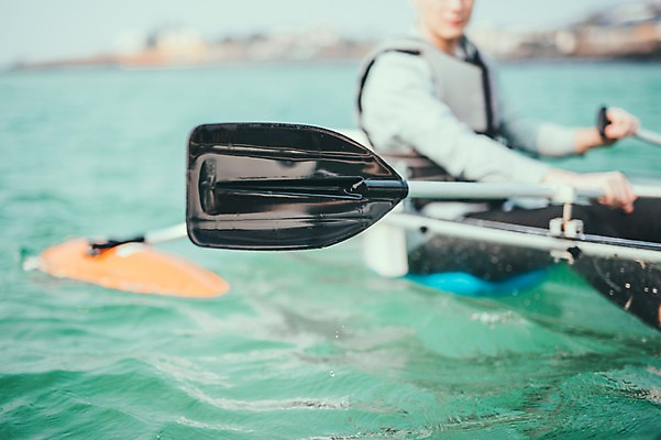 포토 JPG 주간 서양인 외국인 남자 맨라이프 여행 한명 앉기 상반신 20대 성인 해변 야외 옆모습 제주도 즐거움 노 카약 노젓기 성인남자한명만 국내포토 자연요소 1 라이프스타일 감정 바다 뷰포인트 모션 한국 사람 인종 청년 수상스포츠 선박 남자한명만 성인남자만 파일형식