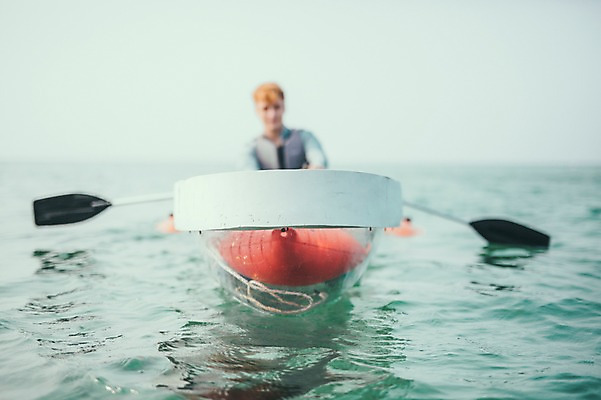 포토 JPG 주간 서양인 외국인 남자 맨라이프 여행 한명 앉기 상반신 20대 성인 해변 야외 앞모습 아웃포커스 제주도 즐거움 카약 노젓기 성인남자한명만 국내포토 자연요소 1 라이프스타일 감정 바다 뷰포인트 모션 한국 촬영기법 사람 인종 청년 수상스포츠 남자한명만 성인남자만 파일형식