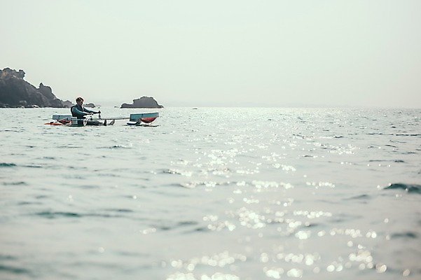 포토 JPG 주간 전신 서양인 외국인 남자 맨라이프 여행 한명 앉기 20대 성인 해변 야외 옆모습 제주도 즐거움 카약 노젓기 성인남자한명만 국내포토 자연요소 1 라이프스타일 감정 바다 뷰포인트 모션 한국 사람 인종 청년 수상스포츠 남자한명만 성인남자만 파일형식