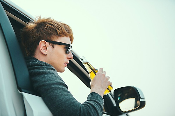 포토 JPG 주간 서양인 외국인 남자 맨라이프 여행 자동차 맥주 한명 들기 상반신 20대 성인 해변 야외 옆모습 선글라스 제주도 즐거움 성인남자한명만 혼족 혼여족 국내포토 자연요소 1 라이프스타일 감정 안경 육상교통 바다 뷰포인트 모션 주류 한국 사람 인종 청년 싱글라이프 남자한명만 성인남자만 파일형식