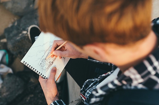 포토 JPG 주간 서양인 외국인 남자 맨라이프 여행 휴식 한명 들기 앉기 20대 성인 해변 야외 제주도 그리기 스프링노트 성인남자한명만 국내포토 자연요소 1 라이프스타일 바다 컨셉 모션 한국 사람 인종 청년 공책 남자한명만 성인남자만 파일형식