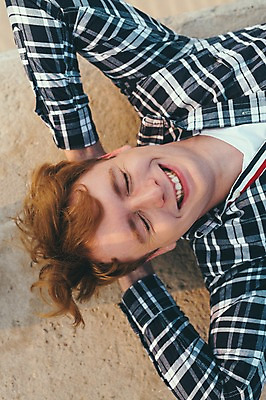 포토 JPG 주간 서양인 외국인 남자 맨라이프 여행 휴식 한명 미소 상반신 20대 성인 해변 야외 앞모습 눕기 제주도 성인남자한명만 국내포토 자연요소 1 라이프스타일 바다 뷰포인트 컨셉 모션 한국 표정 사람 인종 청년 남자한명만 성인남자만 파일형식