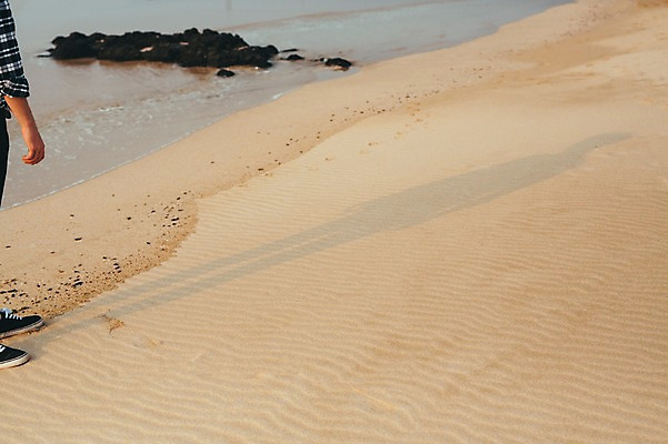 포토 JPG 주간 서양인 외국인 손 남자 맨라이프 여행 휴식 그림자 한명 20대 성인 해변 야외 신체부위 제주도 성인남자한명만 국내포토 자연요소 1 라이프스타일 바다 컨셉 한국 사람 인종 청년 남자한명만 성인남자만 파일형식