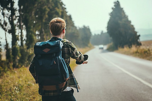 포토 JPG 주간 서양인 외국인 남자 도로 여유 맨라이프 여행 한명 서기 손짓 상반신 20대 성인 야외 뒷모습 제주도 히치하이킹 성인남자한명만 국내포토 자연요소 1 라이프스타일 감정 길 뷰포인트 교통시설 모션 한국 사람 인종 청년 남자한명만 성인남자만 파일형식