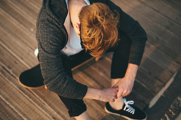 포토 JPG 주간 전신 서양인 외국인 공원 남자 맨라이프 여행 휴식 한명 앉기 20대 성인 야외 제주도 스케이트보드 성인남자한명만 국내포토 자연요소 1 라이프스타일 공공시설 컨셉 모션 한국 사람 인종 청년 보드_스포츠 남자한명만 성인남자만 파일형식